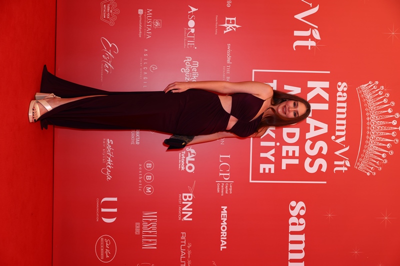 Sammyvit Klass Model Türkiye 2025 :  Ünlü �simler K�rm�z� Hal� ��kl���yla Oscar Gecesini Aratmad�